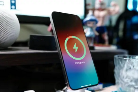 昌邑苹果15换屏服务分享用什么充电器给iPhone15充电更好 